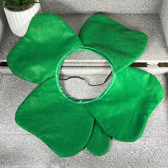 St. Patrick’s Day 4-Leaf Clover Shamrock Top Hat - Picture 1 of 3